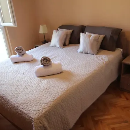 Sunny With A View דירה