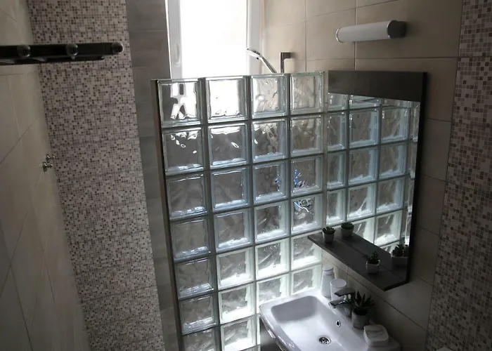 Sunny With A View تريبينيي